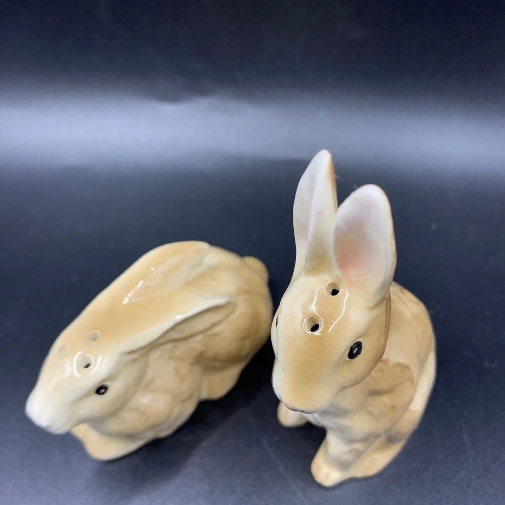 Vintage Bunny Rabbit Salt & Pepper Shakers Set